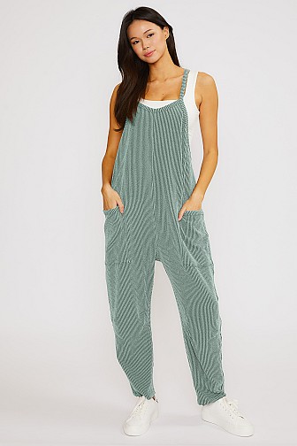 WAVE RIBBED SLEEVELESS JUMPSUIT WITH POCKETS